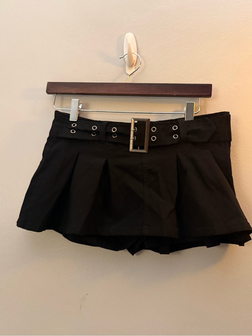 Y2K Mini Skirt build in Shorts Black Pleated Mini Skort with Goth Grommet Belt